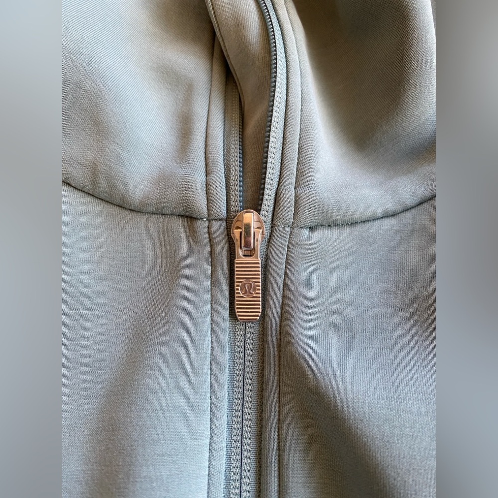 Lululemon Softstreme Cinch-Waist Jacket Size 12 - Picture 2 of 9